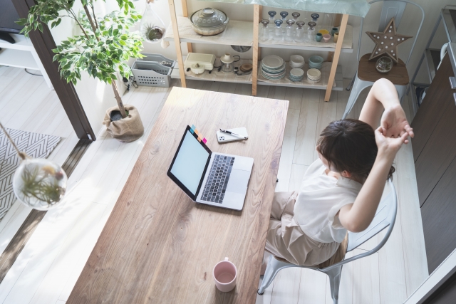 クラウドソーシングでホームページ制作を依頼するメリット・デメリット｜失敗しない選び方